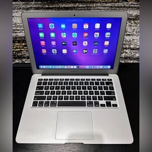 Apple Macbook Air 017.
Processor: Intel Core i5